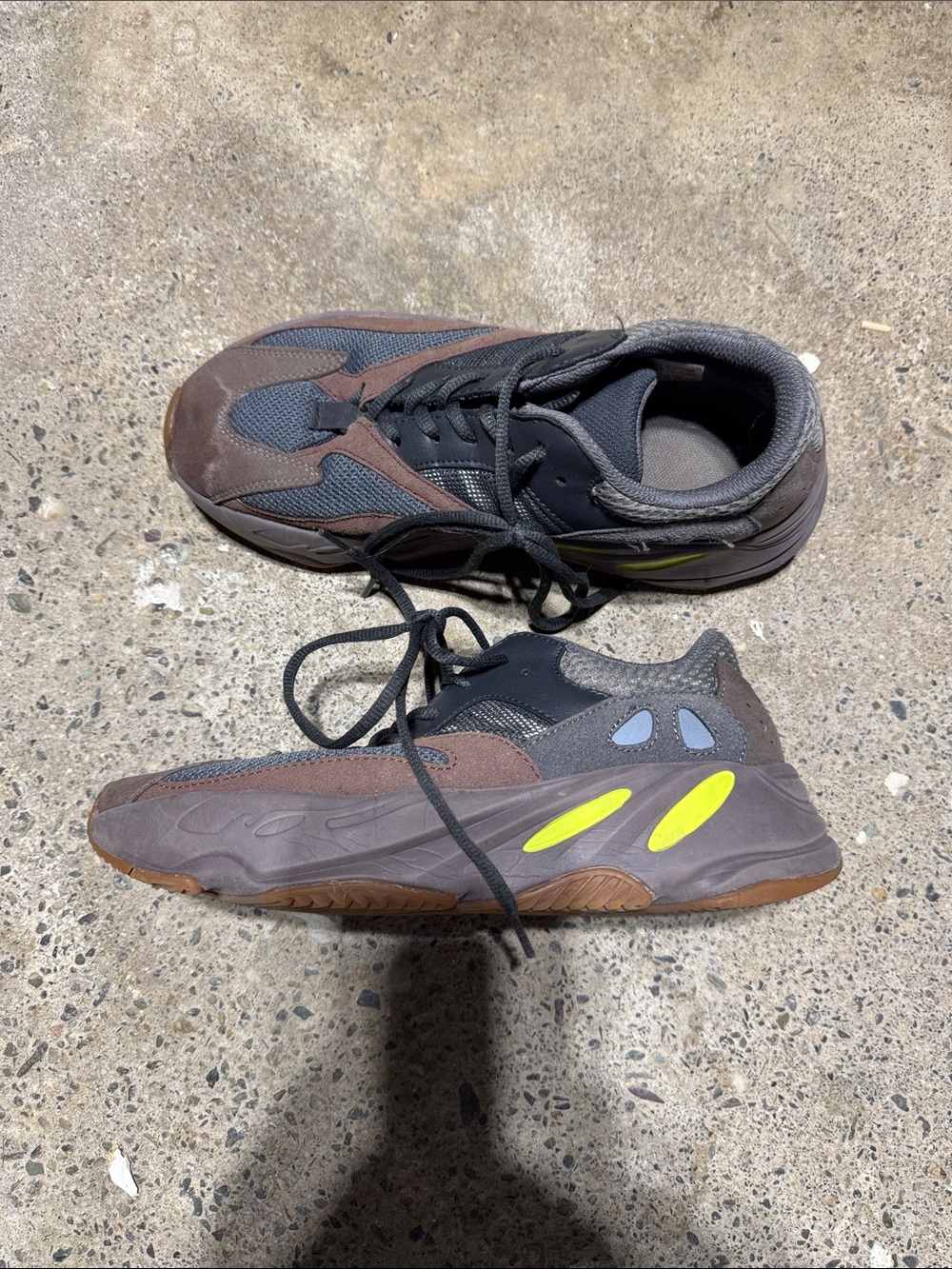 Adidas YEEZY 700